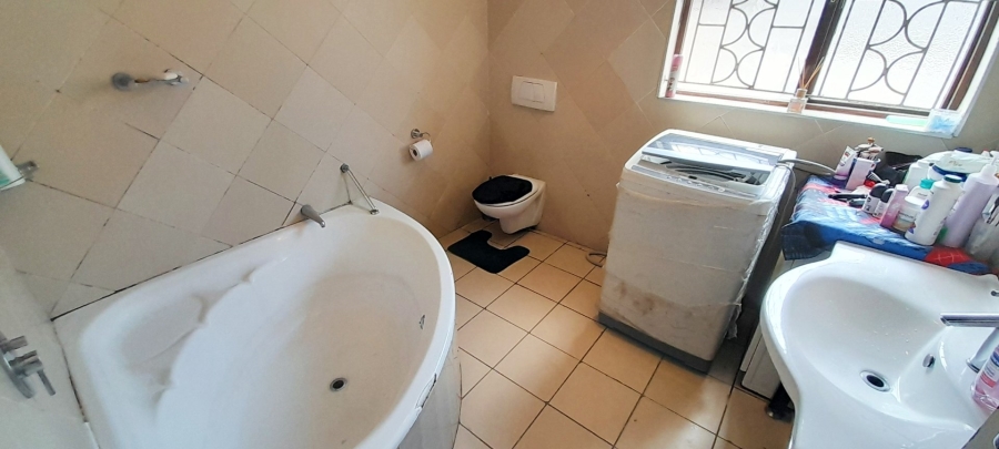 2 Bedroom Property for Sale in Lentegeur Western Cape